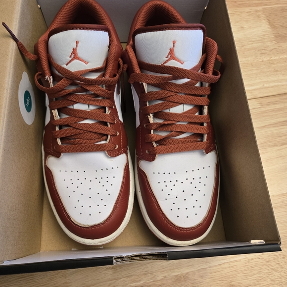 Nike Air Jordan's 1 low - Picture 2 of 2